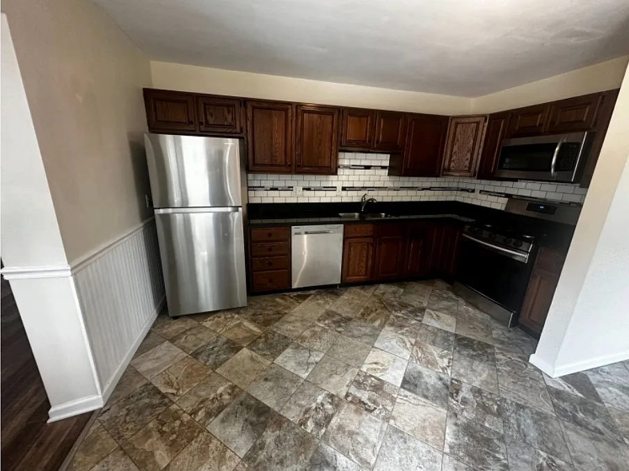 3 bed, 1064 sqft, $2,020 — Photo 2