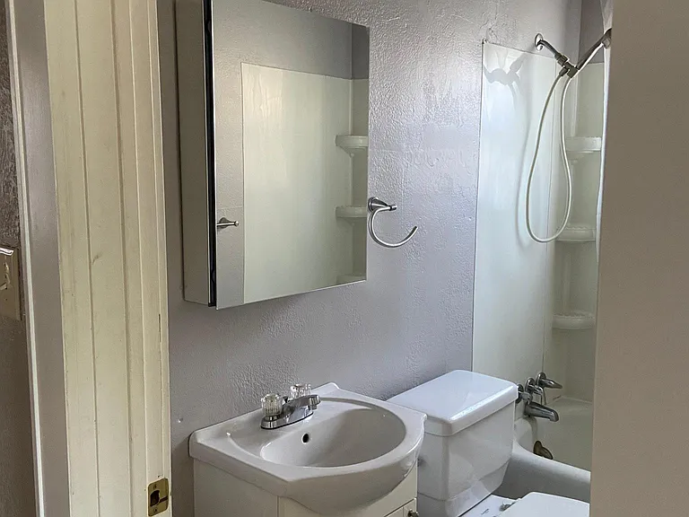 127 NW 31st St #1 — Photo 3