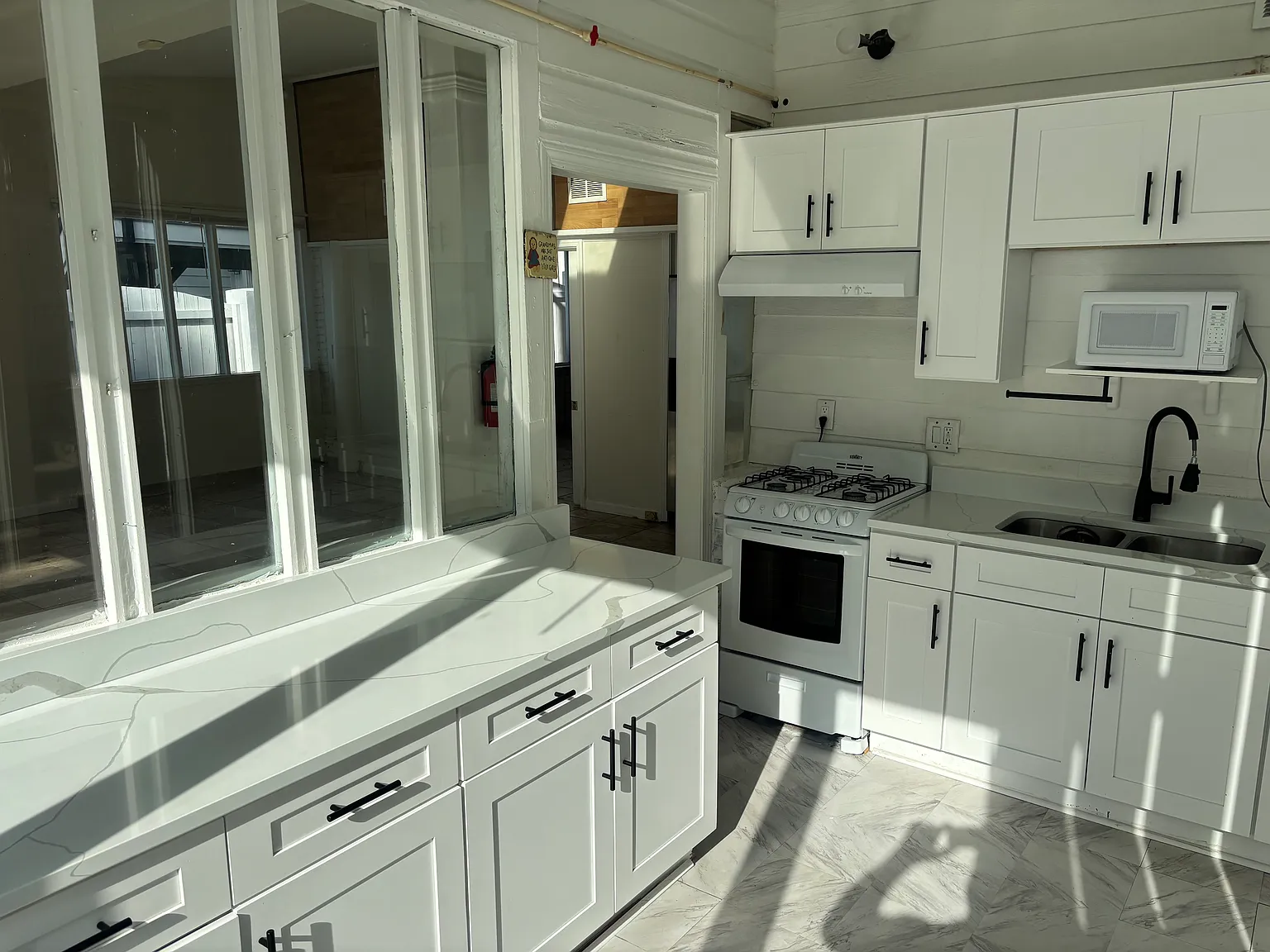 1 bed, 1350 sqft, $2,250 — Photo 4