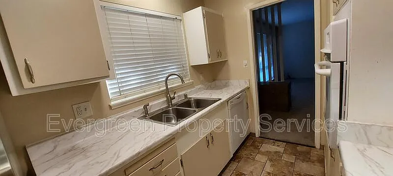 3 bed, 2.0 bath, 1196 sqft, $2,399 — Photo 3