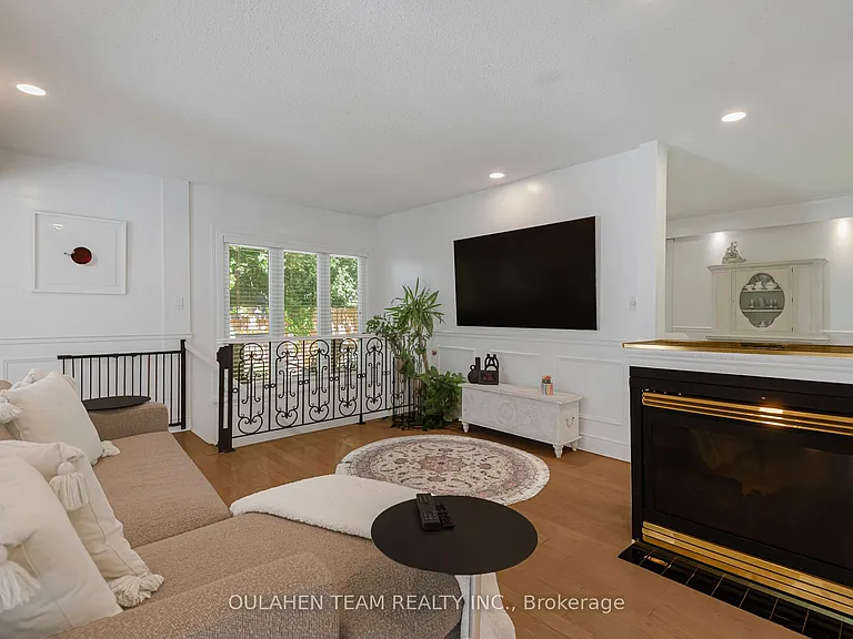 28 Uplands Ave — Photo 4