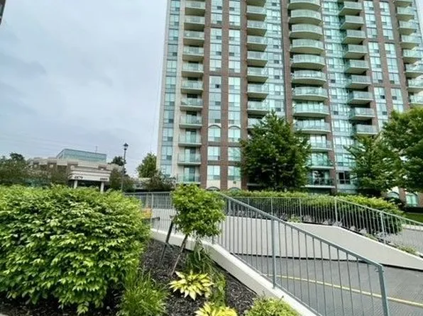 4889 Kimbermount Ave, Mississauga, ON L5M 7R9