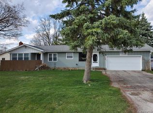 1453 E Judd Rd, Burton, MI 48529