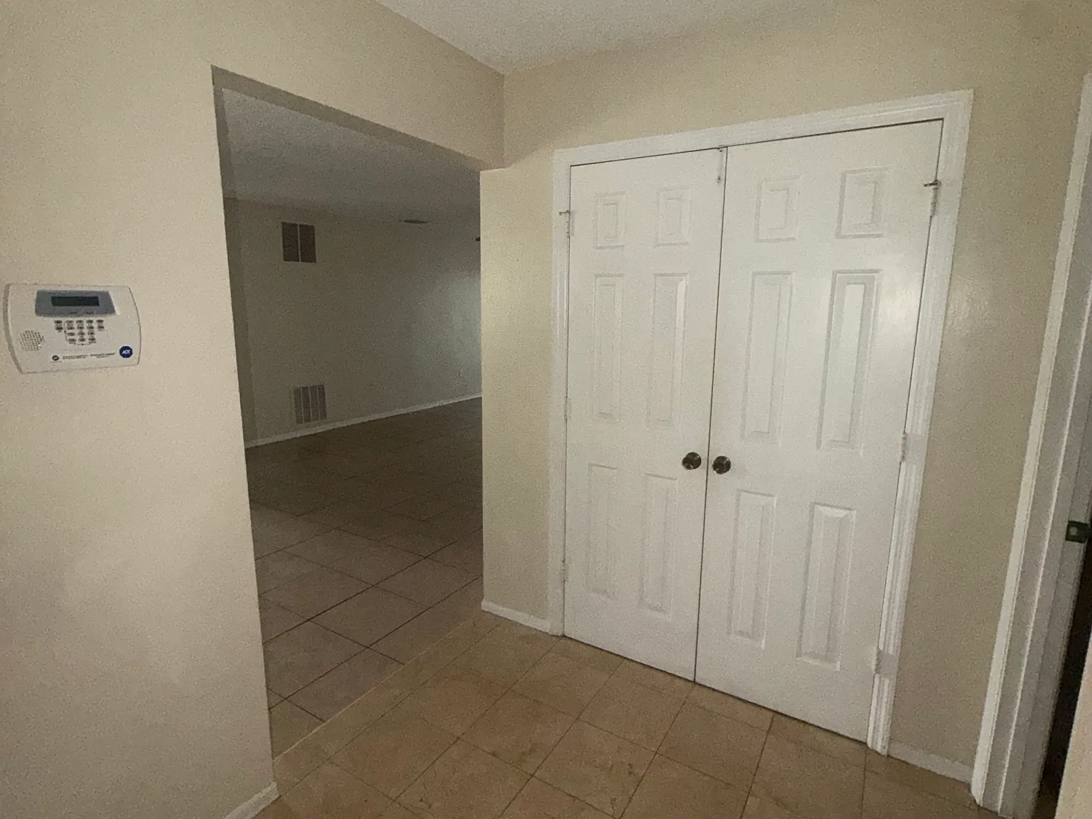 2 bed, 2.5 bath, 1365 sqft, $1,725 — Photo 2