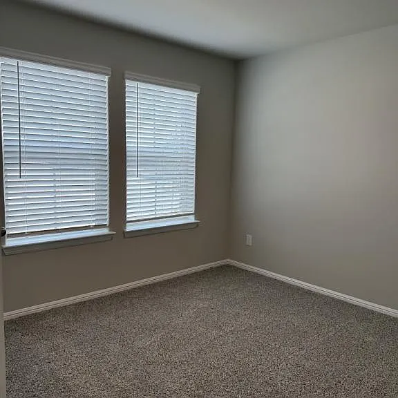 448 Kaufman Dr — Photo 4