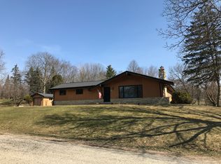 W292N8228 Parkview Ct, Hartland, WI 53029