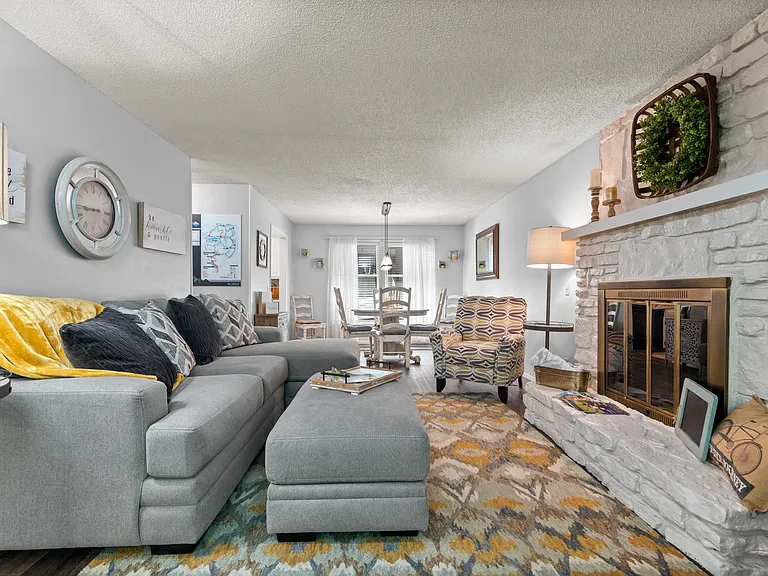 10 Victoria Ln — Photo 8