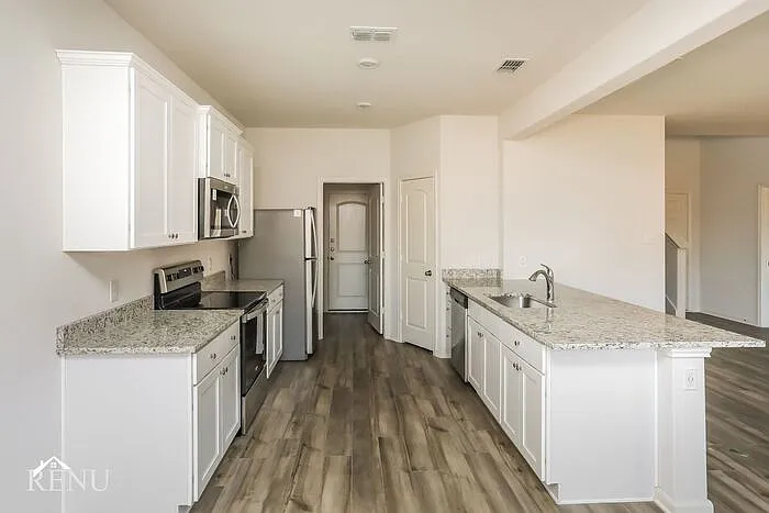 4 bed, 2.5 bath, 2209 sqft, $2,310 — Photo 3