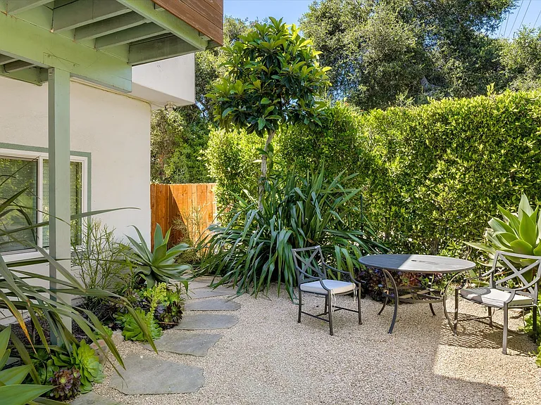130 S Soledad St — Photo 2