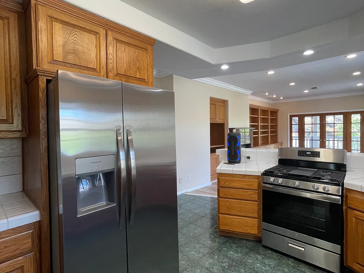 5 bed, 3450 sqft, $5,499 — Photo 3