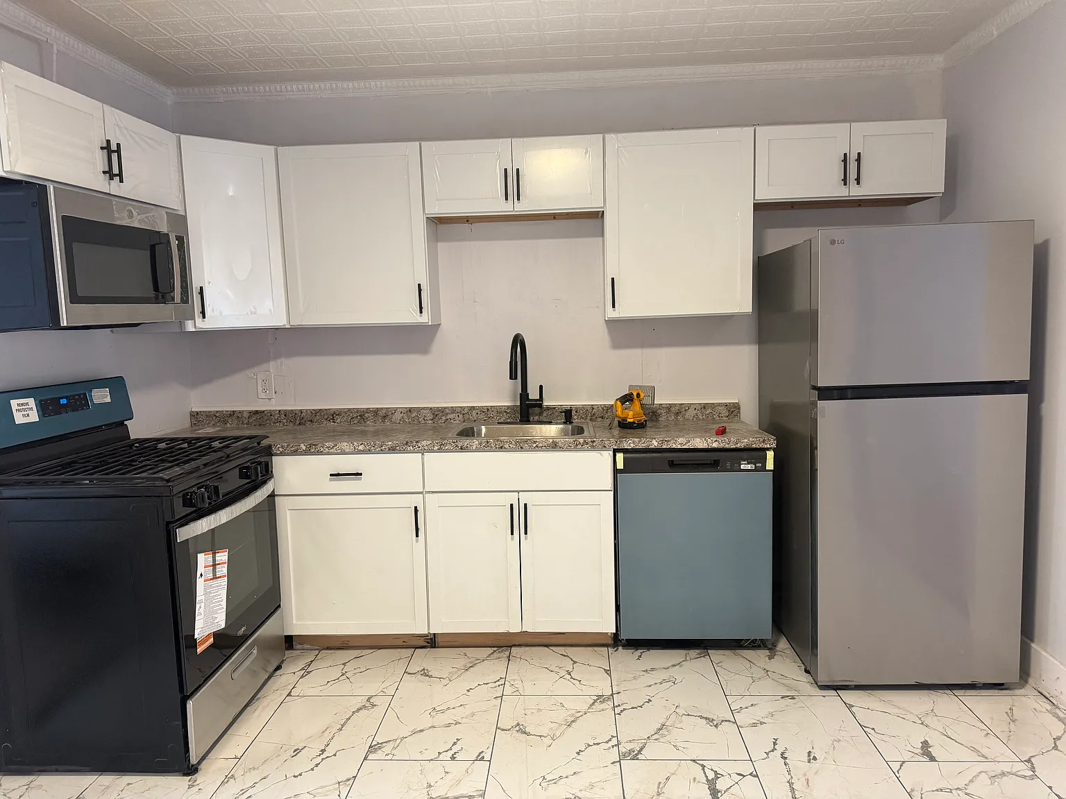 6 bed, 2678 sqft, $4,500 — Photo 2