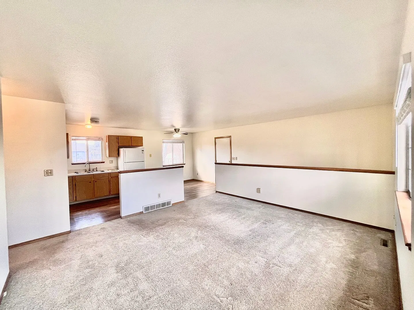 Great 3 bedroom 2 bath Ranch home with full finished basement, 1 car garage & large fenced backya... — Photo 2