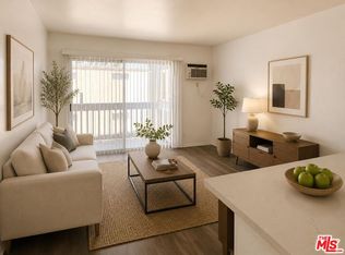 18366 Collins St #213, Tarzana, CA 91356