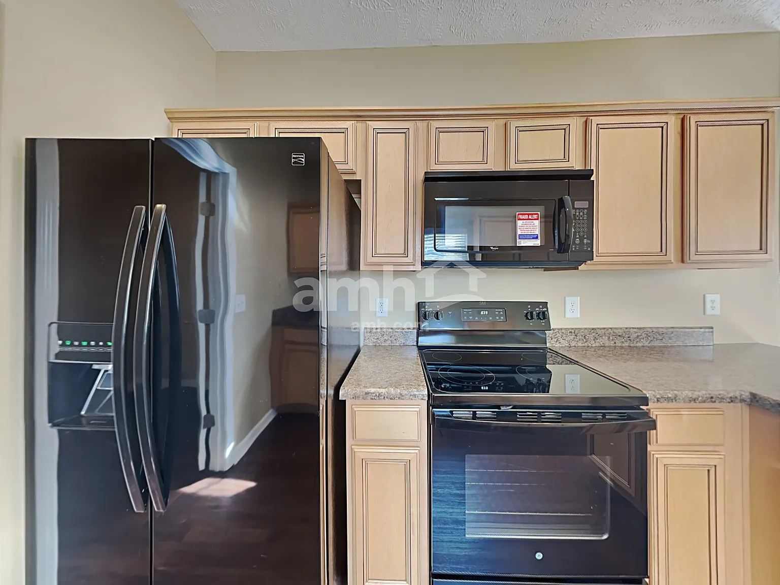 3 bed, 2.0 bath, 1957 sqft, $2,470 — Photo 4