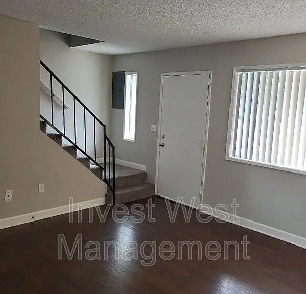 3015 E 20th St — Photo 1