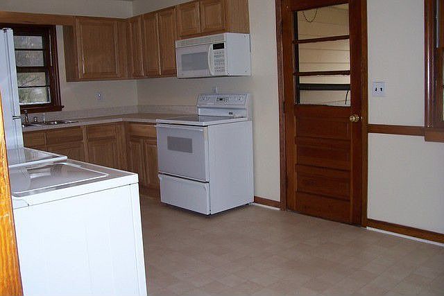 2nd image of 707 E 2nd St