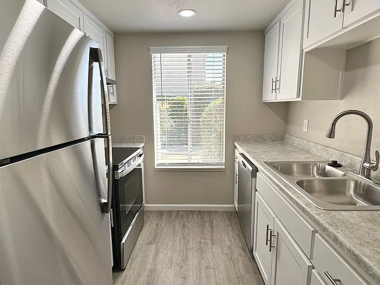 Merit Manor Apartments — Photo 34