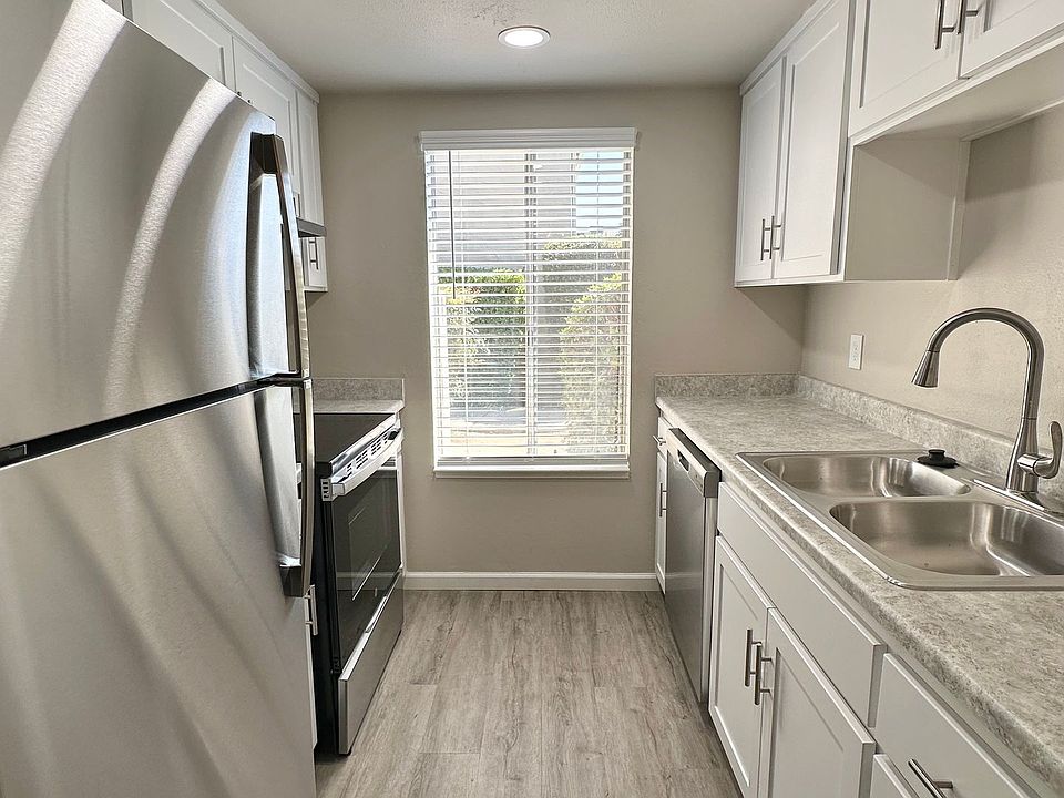 1st image of 400 W Gettysburg Ave #136B
