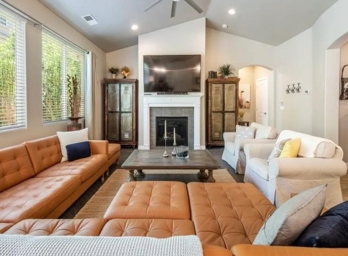 4 bed, 1954 sqft, $3,300 — Photo 1