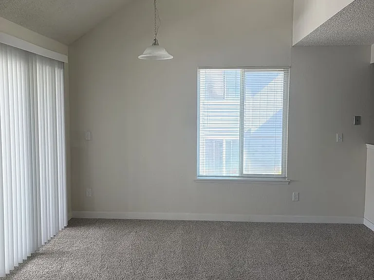 34018 1st Cir S — Photo 2