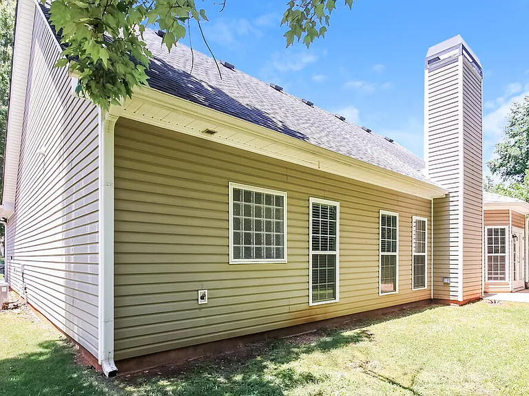 215 Village Park Dr — Photo 16