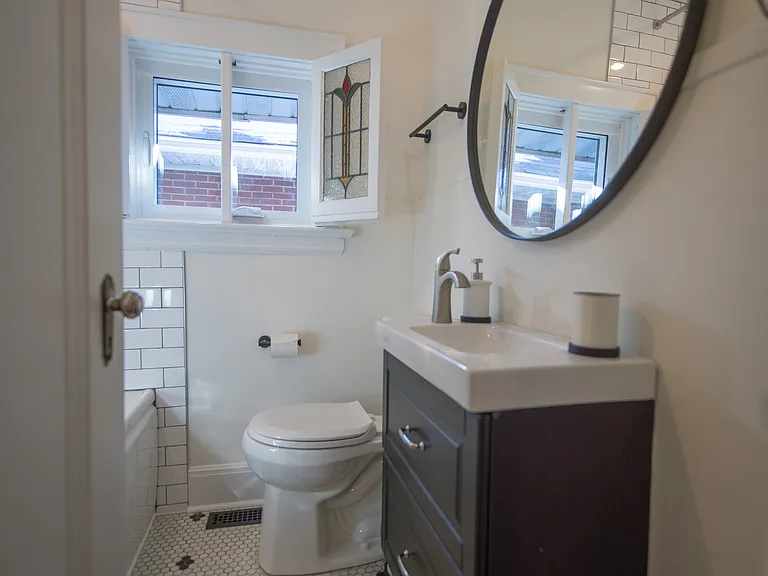 858 Bronson Ave #A — Photo 11