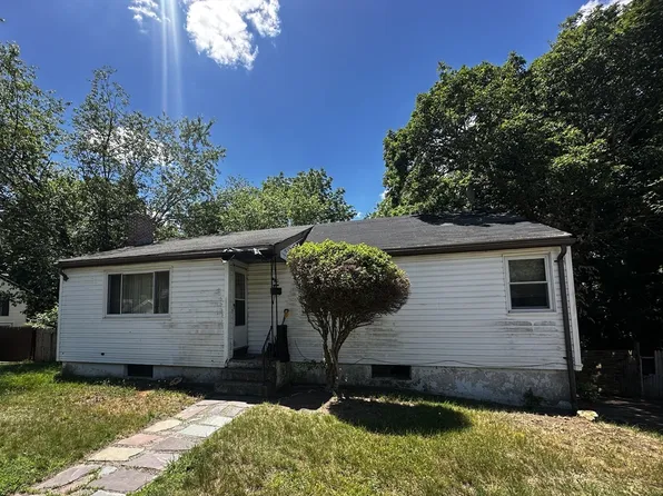 40 Cross St, Randolph, MA 02368