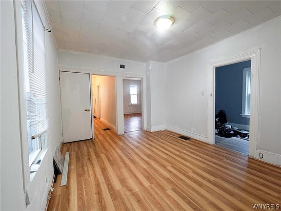 4th image of 109 Roesch Ave