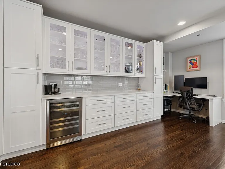 33 W Huron St #510 — Photo 8