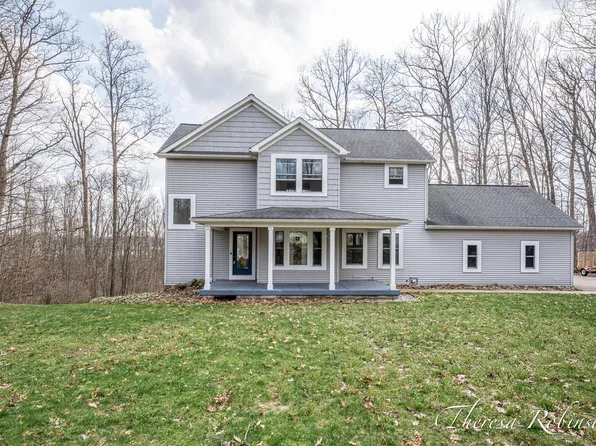 2232 Pointe North Dr NE, Cedar Springs, MI 49319