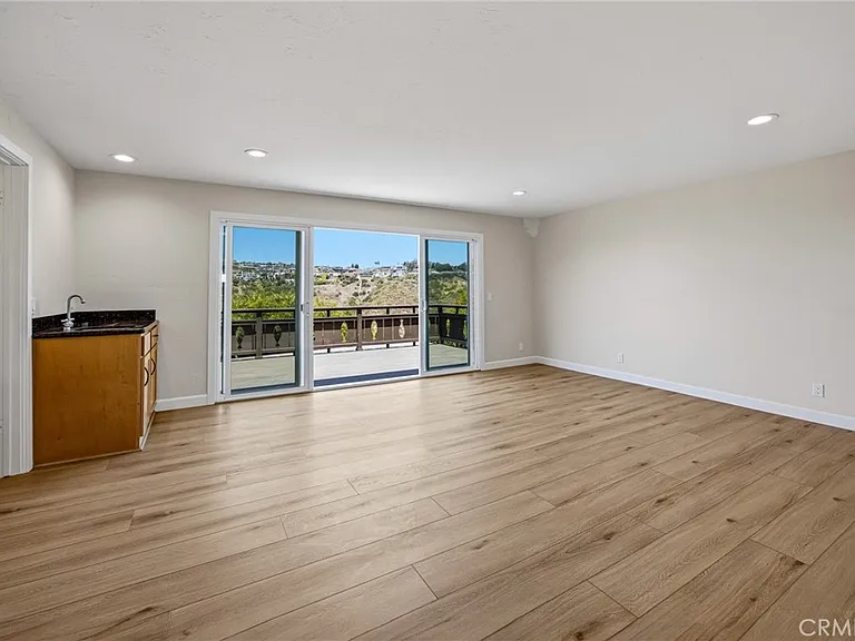 1840 Temple Hills Dr — Photo 43