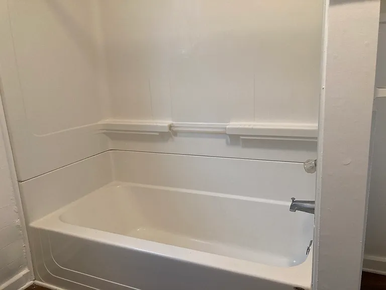 38 Groton Ave #1W — Photo 9