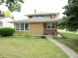 8965 W Grantosa Dr, Milwaukee, WI 53225