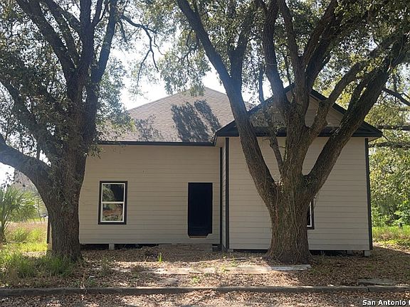 3rd image of 111 E Flournoy