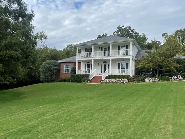 4018 E Churchill Dr, Fayetteville, AR 72701