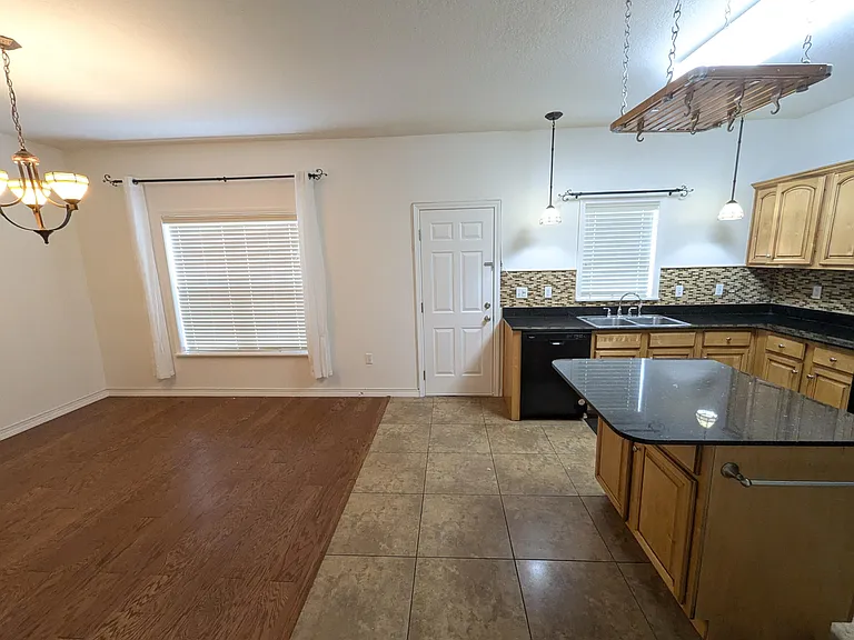 1537 Bentley Cir — Photo 8