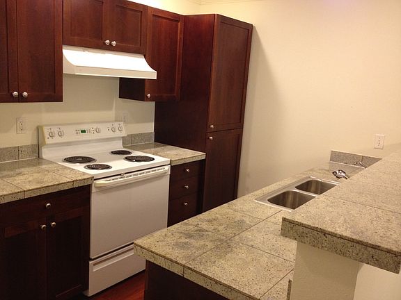 4th image of 25025 SE Klahanie Blvd #102