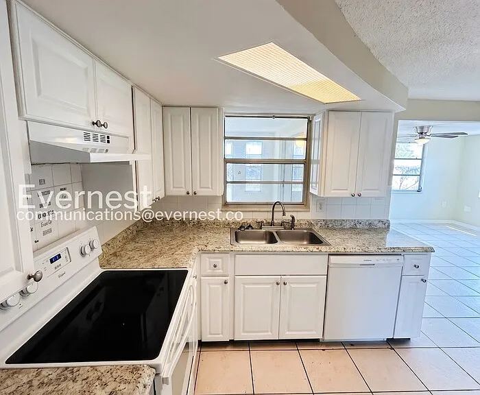 9130 Chatam Ln — Photo 12
