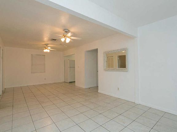 4th image of 4365 Venus Ave