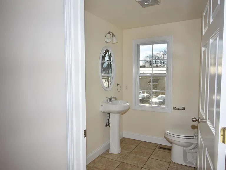 140 North St — Photo 3