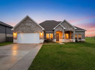 2040 Twin Lakes Blvd, West Columbia, TX 77486