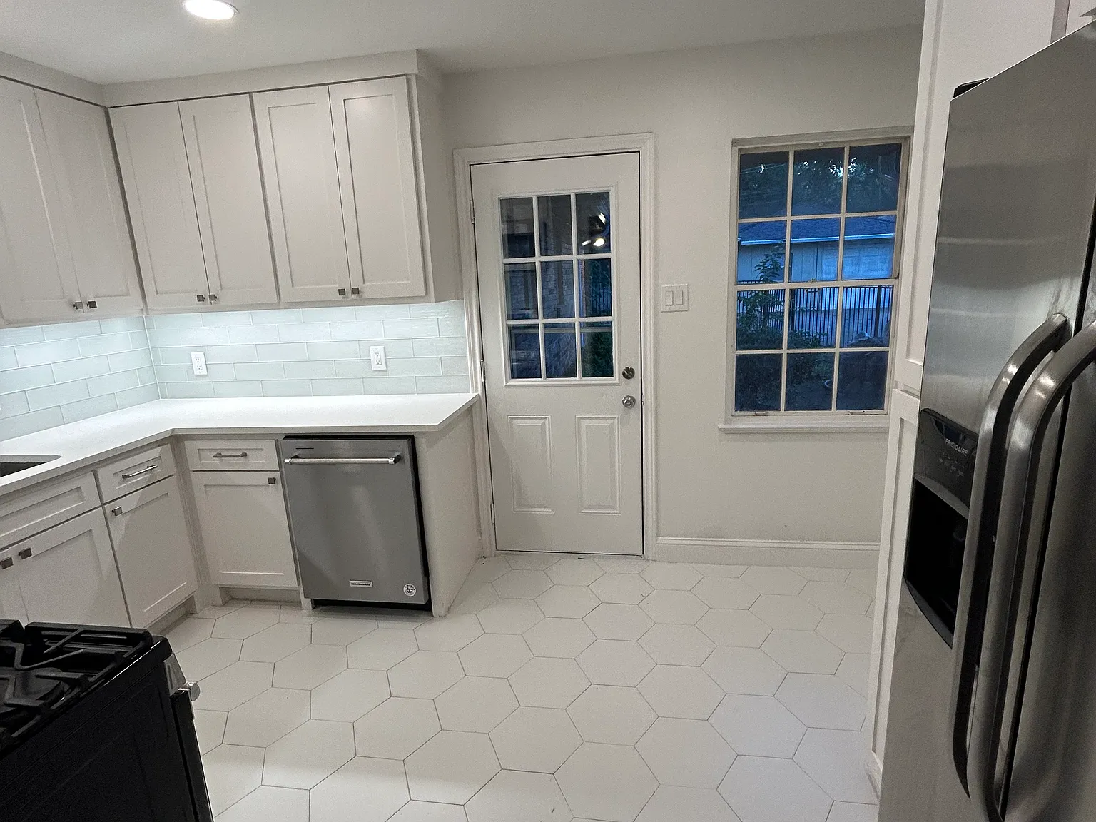 2 bed, 1000 sqft, $2,550 — Photo 3