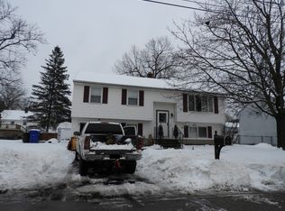 30 Calvert Cir, Manchester, NH 03103