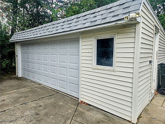 5th image of 363 E 310th St