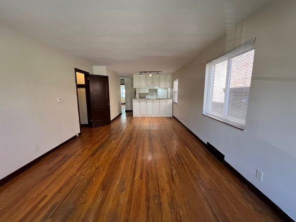952 Kennebec St