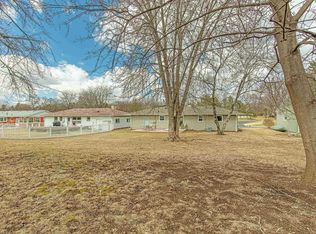 527 Lincoln Dr, Sun Prairie, WI 53590