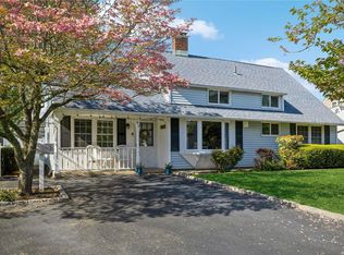 47 Pewter Ln, Hicksville, NY 11801