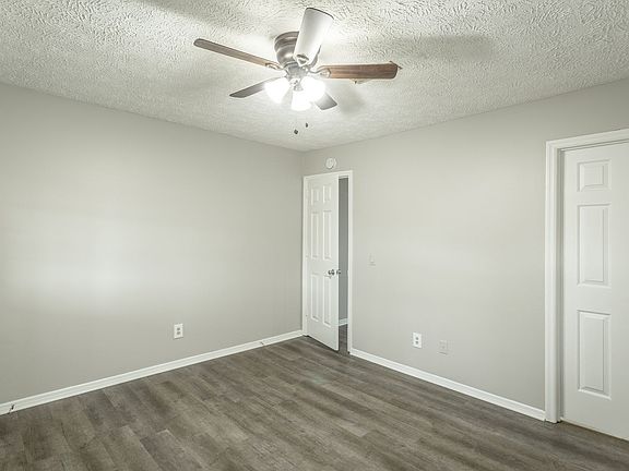 3rd image of 3392-3396 Shadowlawn Dr #B