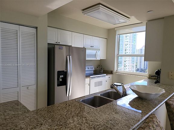 5th image of 19501 W Country Club Dr APT 1108