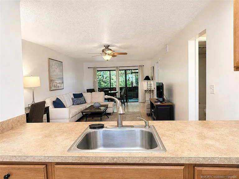 615 Oleander St #103 — Photo 4